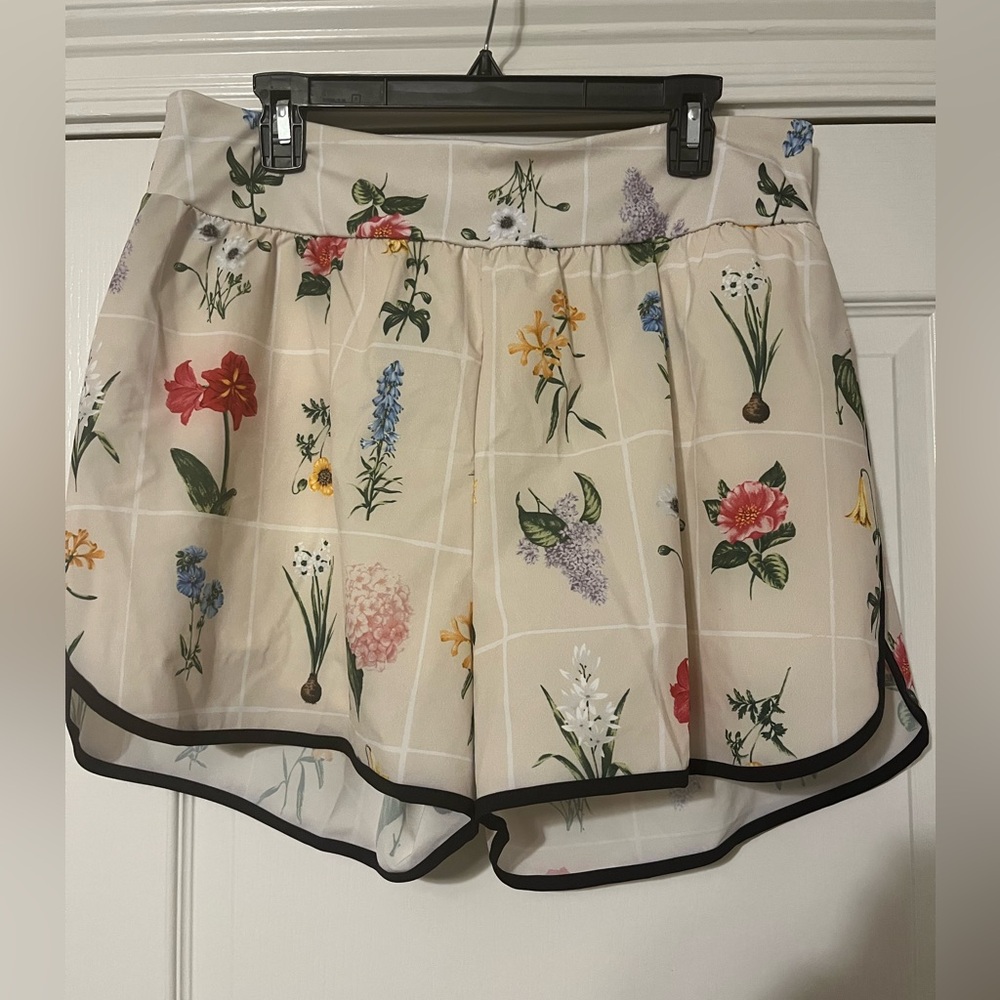 Tuckernuck TNUCK Sport Fresh Buds Floral Active Shorts XXL NWT